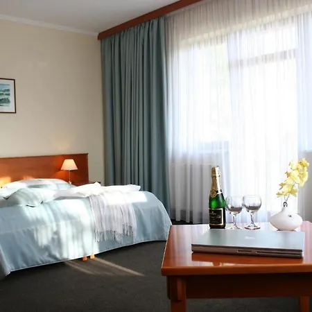 April Panorama Otel Rychnov nad Kneznou