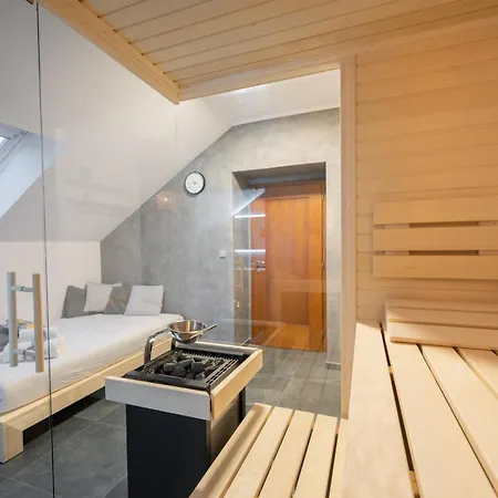 April Panorama Otel Rychnov nad Kneznou