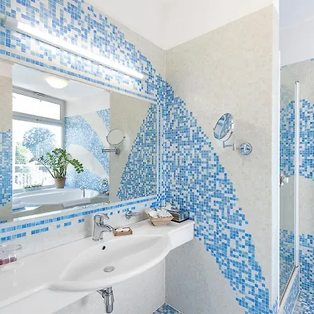 Otel April Panorama 4*