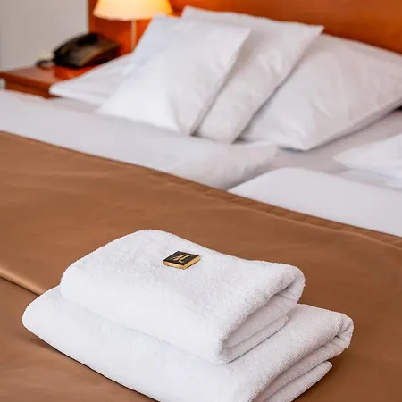 April Panorama Hotel 4*