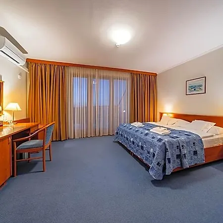 Hotel April Panorama