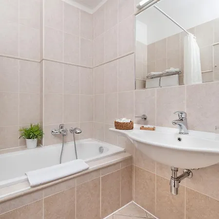 Otel April Panorama 4*