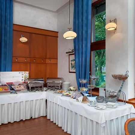 April Panorama Otel Rychnov nad Kneznou