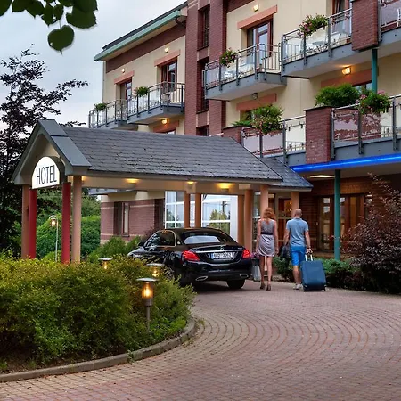 April Panorama Hotel 4*