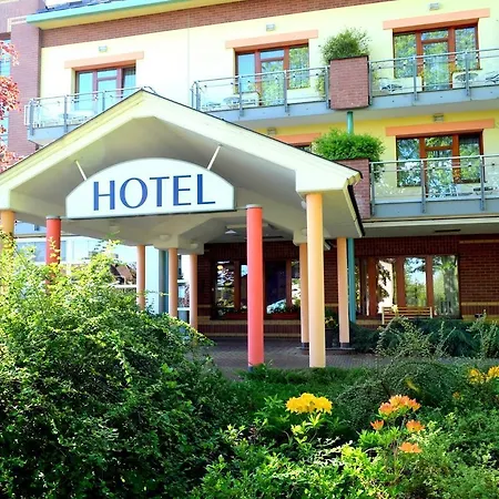 April Panorama Hotel 4*