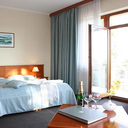 April Panorama Hotel