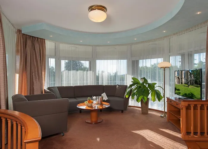 April Panorama Hotel 4*
