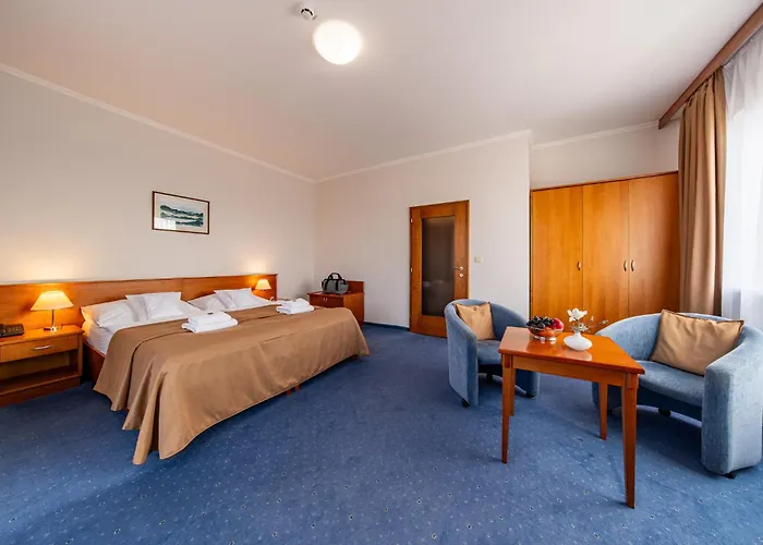 April Panorama Hotel 4*