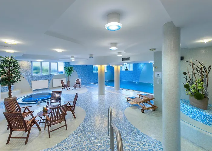 April Panorama Hotel 4*