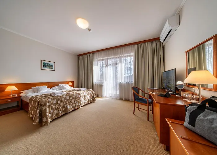 April Panorama Hotel 4*
