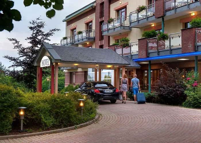 April Panorama Hotel 4*
