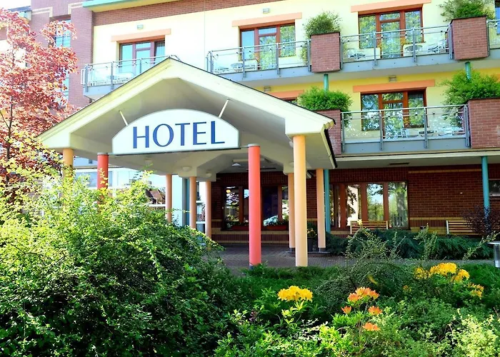 April Panorama Hotel 4*